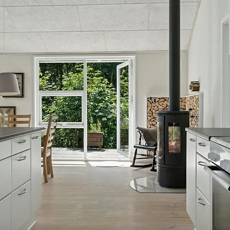 Forest House With Stream By Hjarbaek Fjord * 霍伊斯莱乌