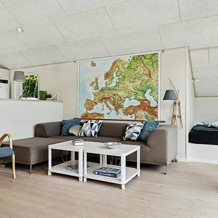 Forest House With Stream By Hjarbaek Fjord 霍伊斯莱乌