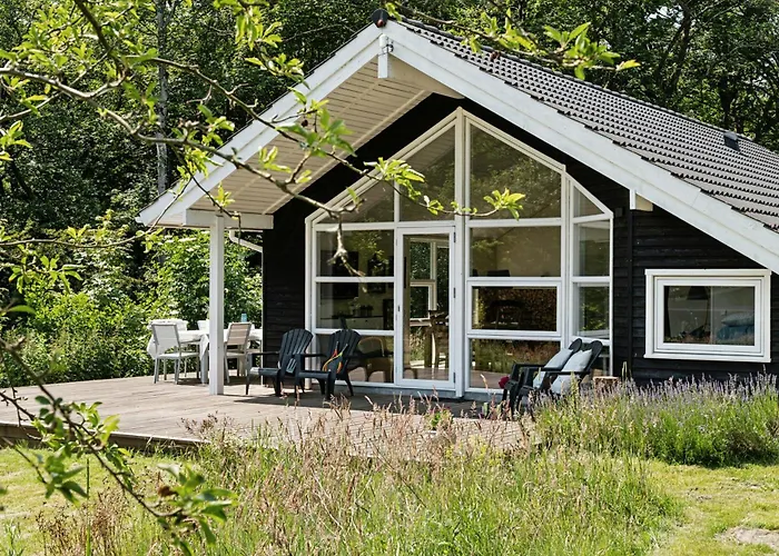 Forest House With Stream By Hjarbaek Fjord Дом отдыха